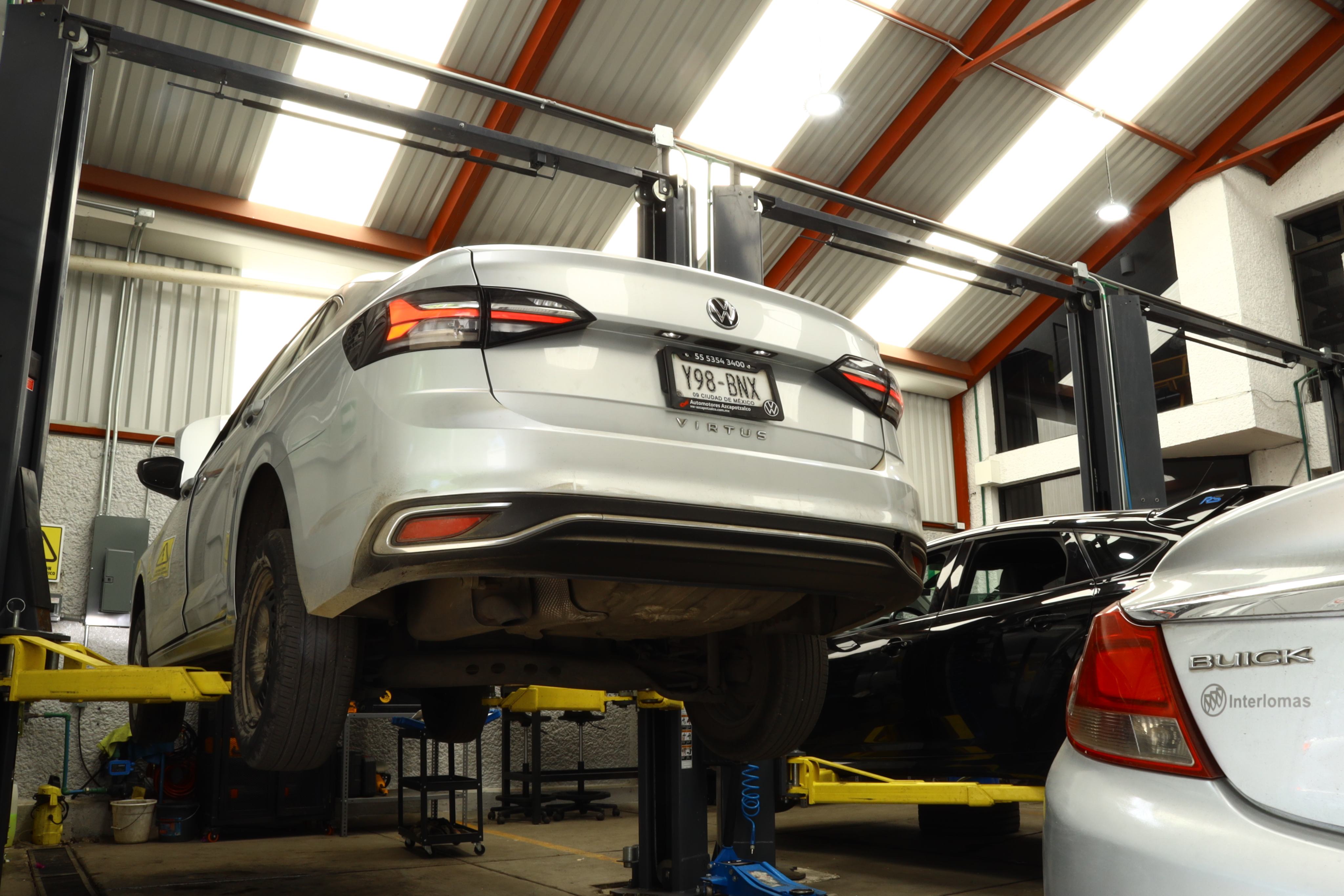 Auto en mantenimiento